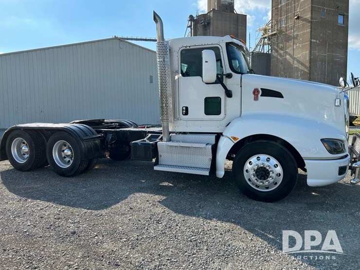 2013-kenworth-day-cab-truck-(pz13878,-unit-128)-image-1