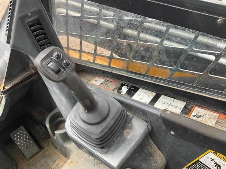 2012-deere-326d-image-27