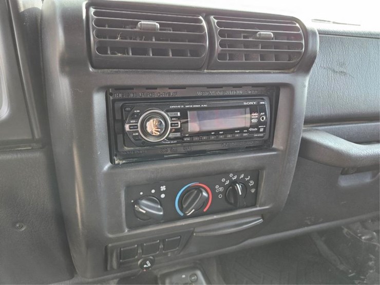 1999-jeep-wrangler-image-30