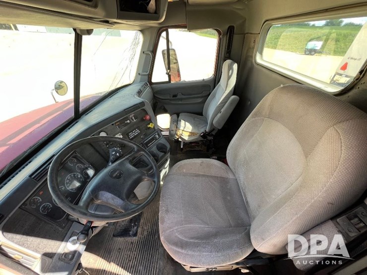 2007-freightliner-columbia-truck-(jn2954,-unit-2158)-image-57