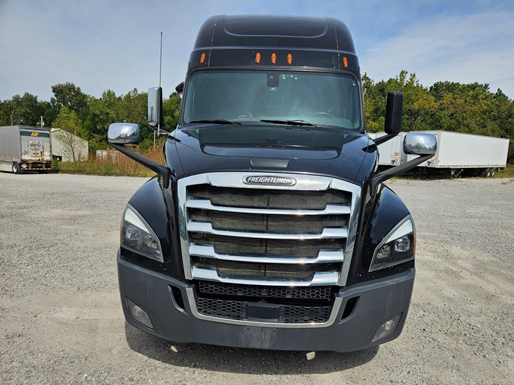 2018-freightliner-cascadia-126-image-29