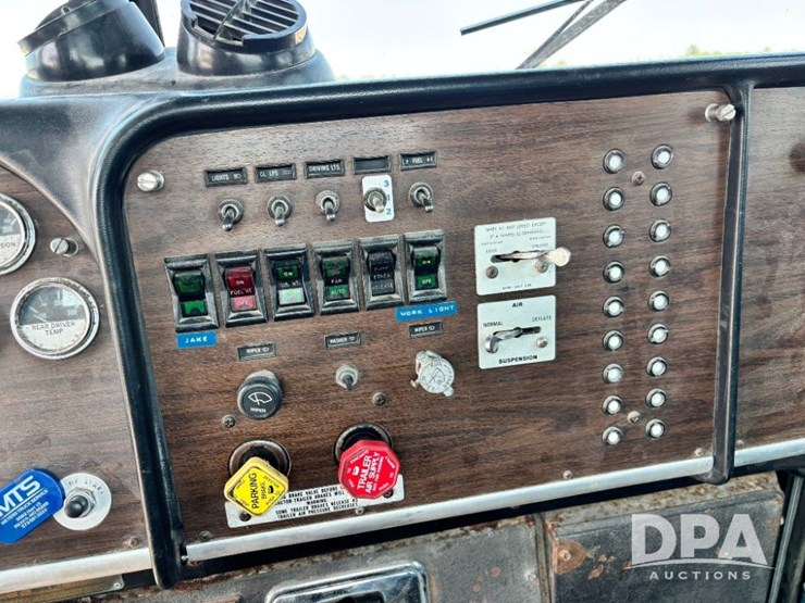 1986-peterbilt-359-image-84