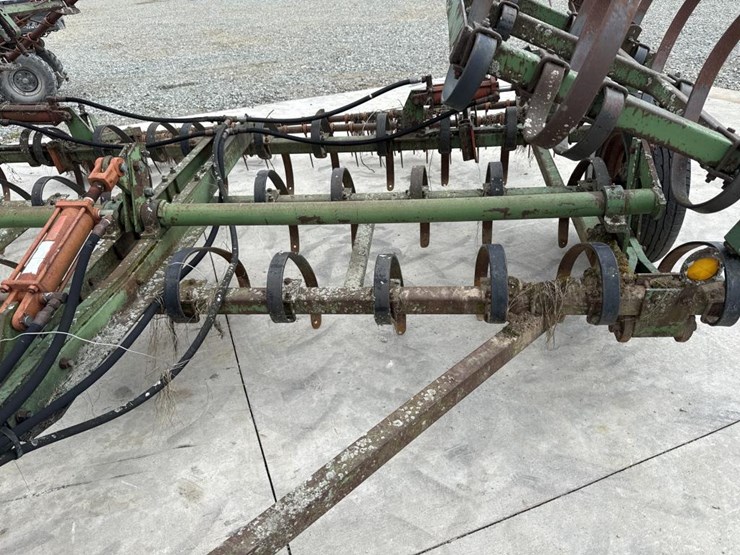 john-deere-18-image-11