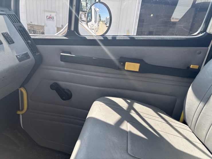 1998-freightliner-fl80-image-66