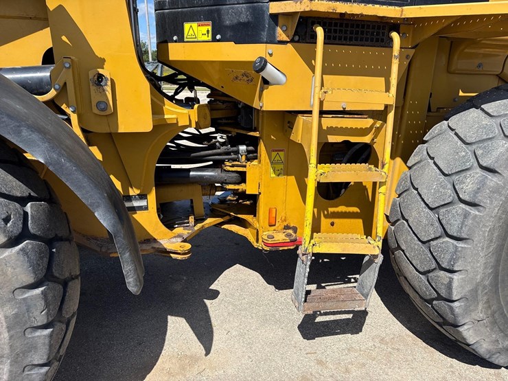 caterpillar-928hz-image-13