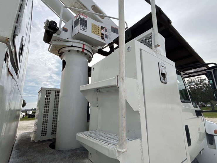 2018-international-durastar-4300-image-31