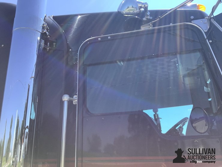2016-kenworth-w900-image-18