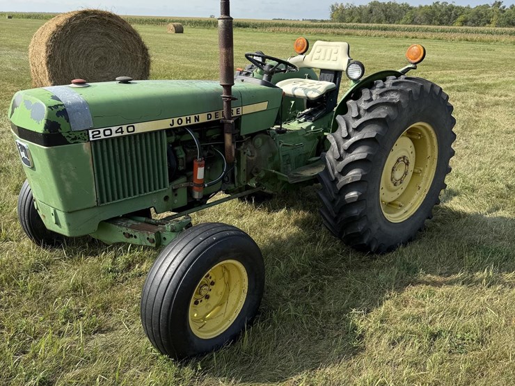 1979-john-deere-2040-image-1