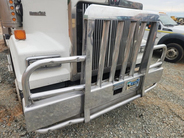 2019-western-star-4900sf-image-9