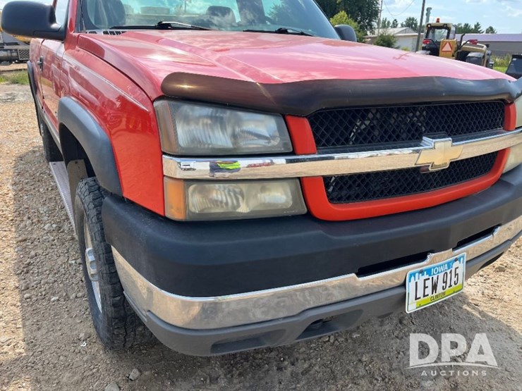 2004-chevrolet-2500hd-image-27