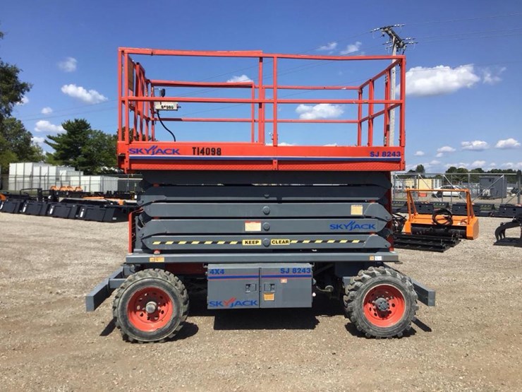 2006-skyjack-sj8243rt-image-5