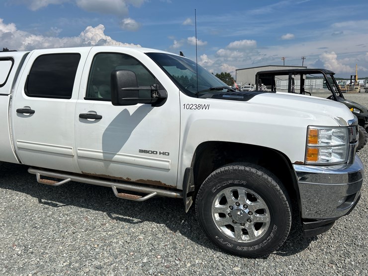2014-chevrolet-3500-image-7