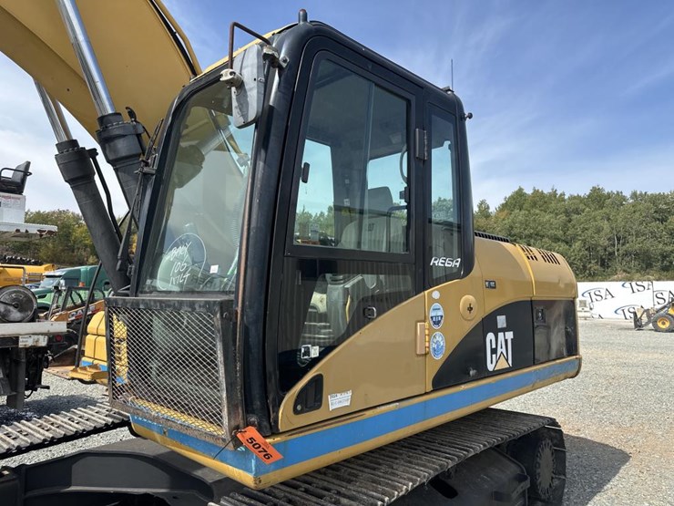 2011-caterpillar-320d-image-40