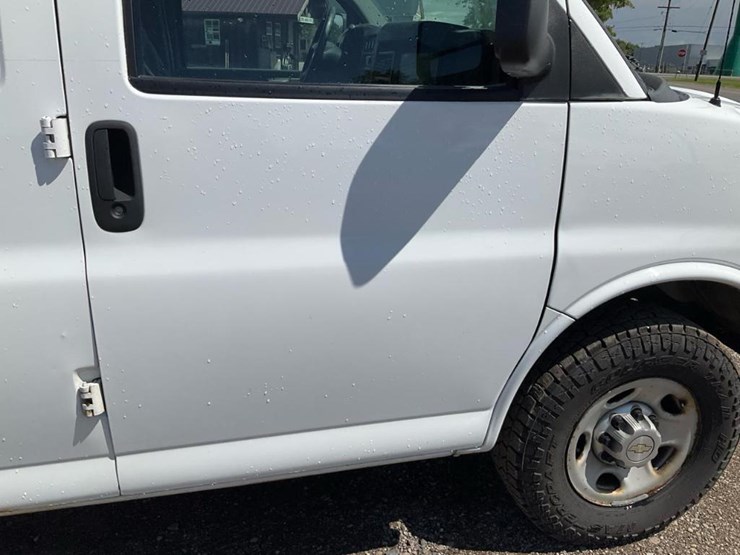 2013-chevrolet-express-g2500-image-35