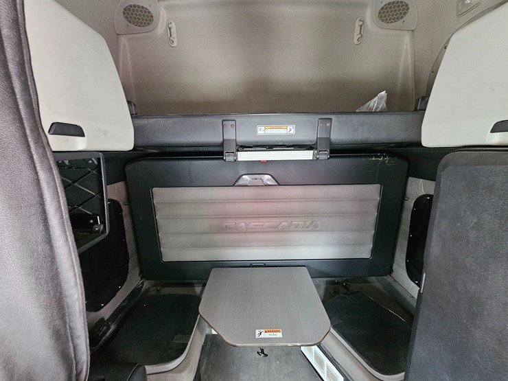 2019-freightliner-cascadia-126-image-67