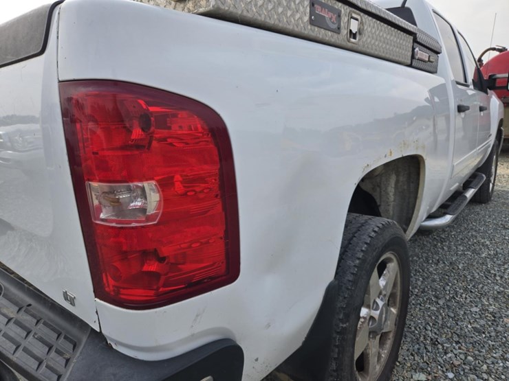 2013-chevrolet-2500hd-image-24