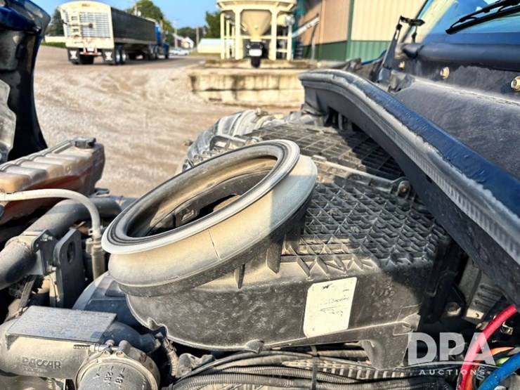 2015-peterbilt-579-image-65