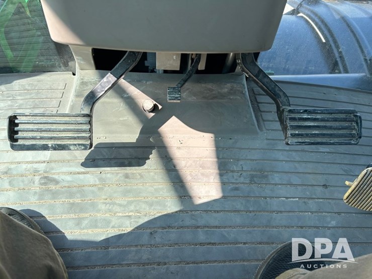 2020-john-deere-2020-image-46