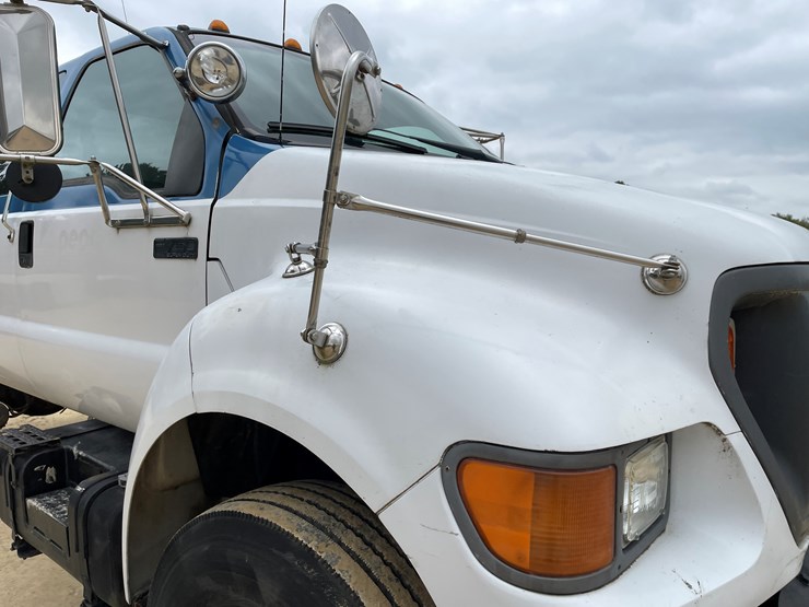 2001-ford-f750-image-15