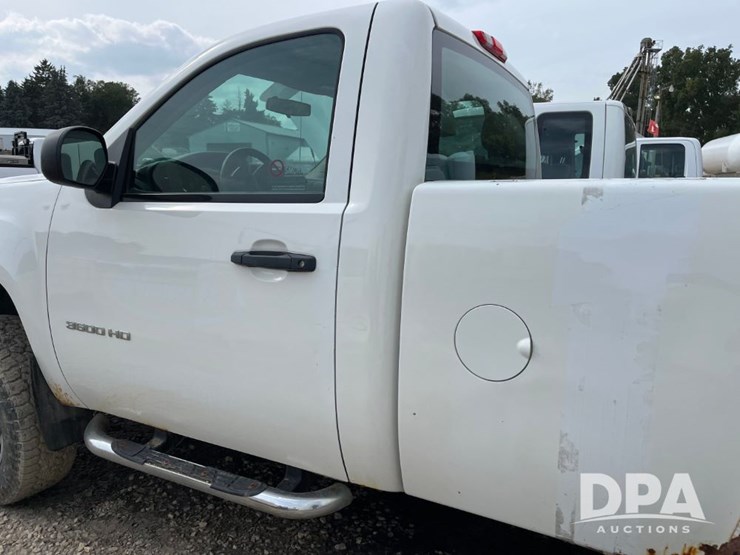 2012-gmc-3500hd-image-32