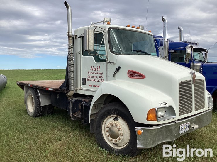1999-kenworth-t300-image-3