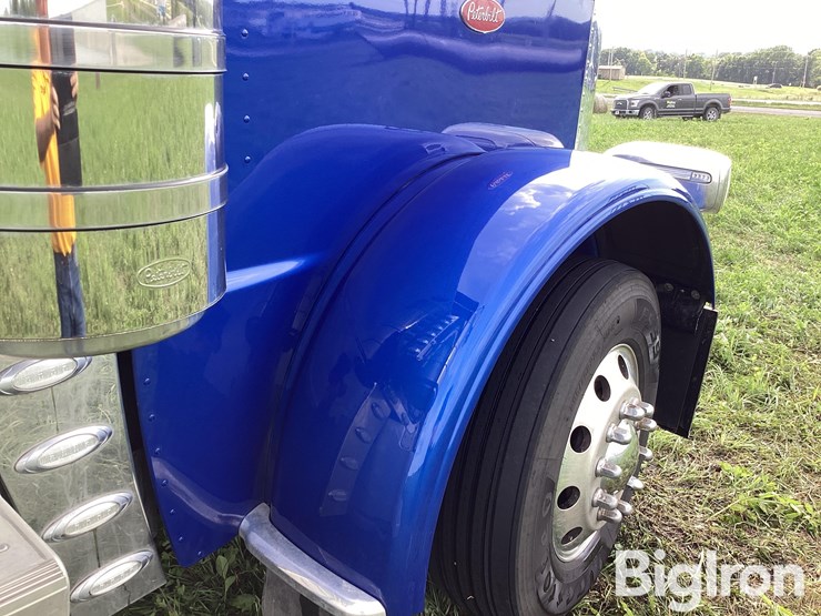 2023-peterbilt-389-image-15