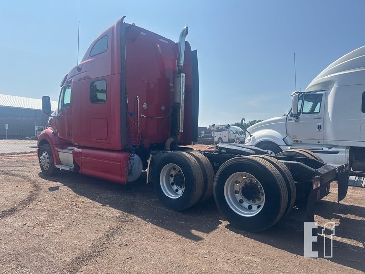 2010-peterbilt-387-image-5