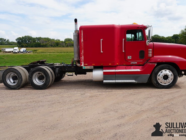 2000-freightliner-fld120-image-4