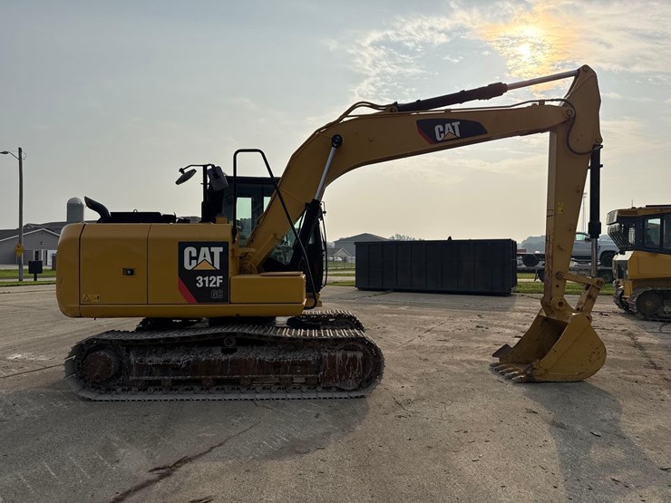 2016-caterpillar-312fgc-image-6