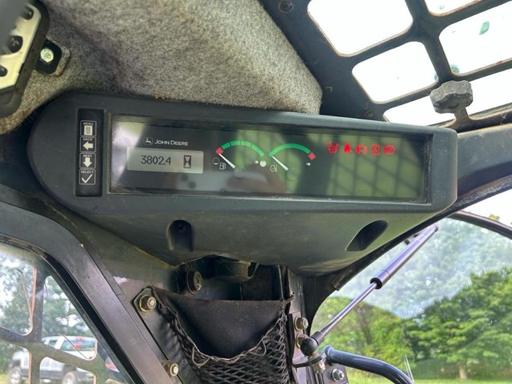 2012-deere-333d-image-50