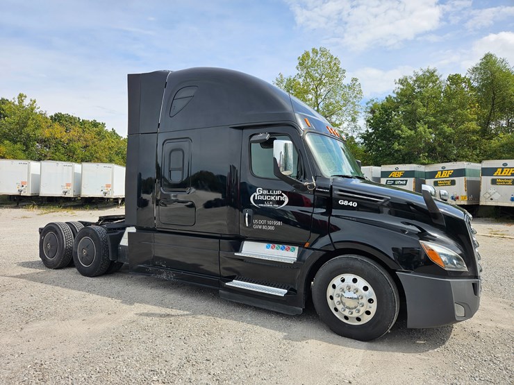 2018-freightliner-cascadia-126-image-25