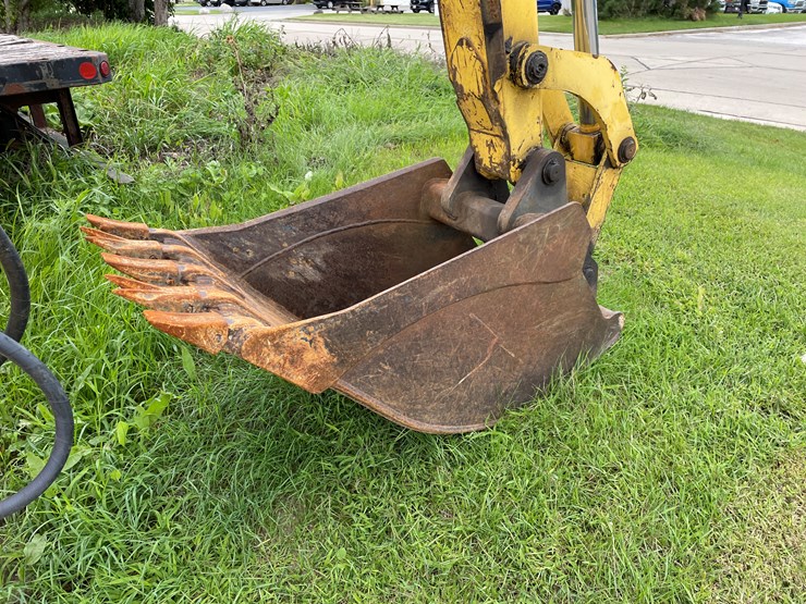 new-holland-lb75b-image-17