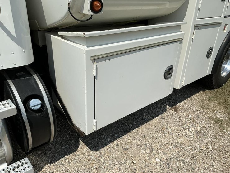 2020-peterbilt-337-image-53