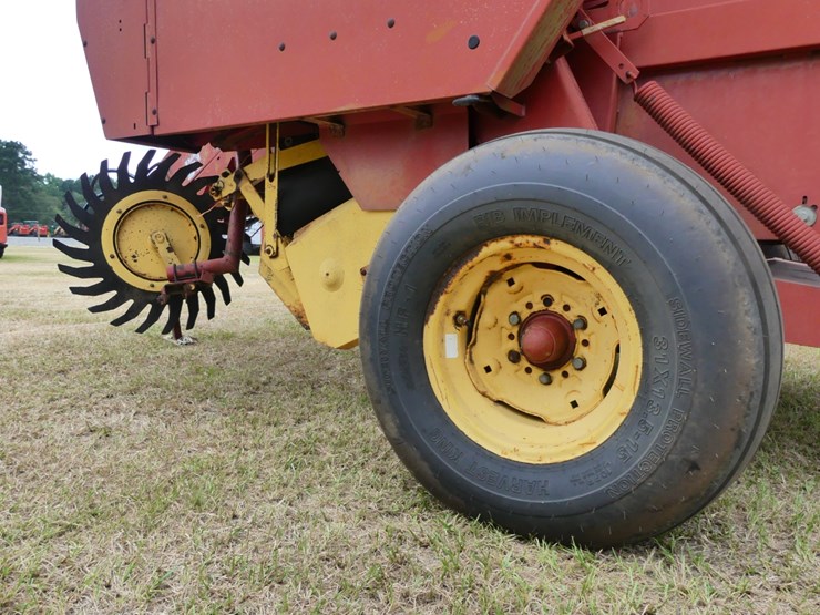 new-holland-650-image-5
