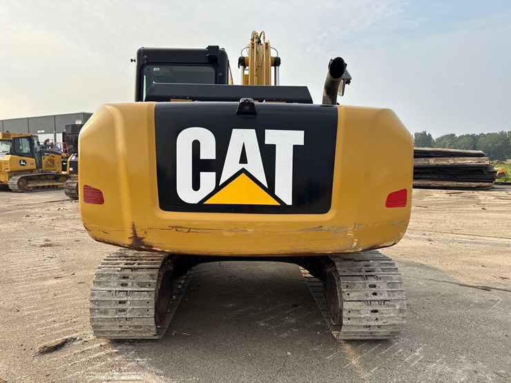2016-caterpillar-312fgc-image-4