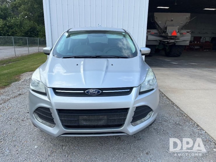 2015-ford-escape-se-image-2