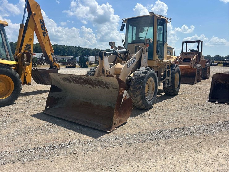 john-deere-444h-image-1