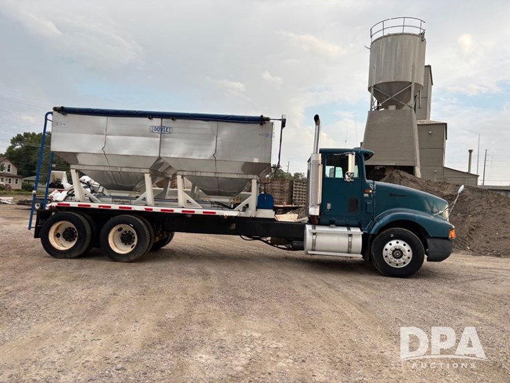 1995-ihc-9400-dry-tender-truck-(pz13881)-image-4