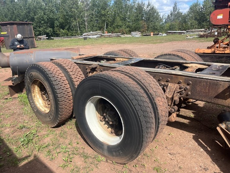 #2688-•-1998-navistar-2674-6x4-day-cab-truck-tractor-image-7