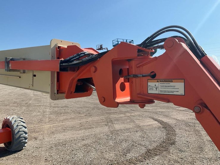 2010-jlg-m600jp-image-16