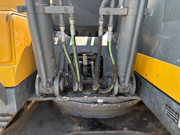 volvo-ec140b-lc-image-13