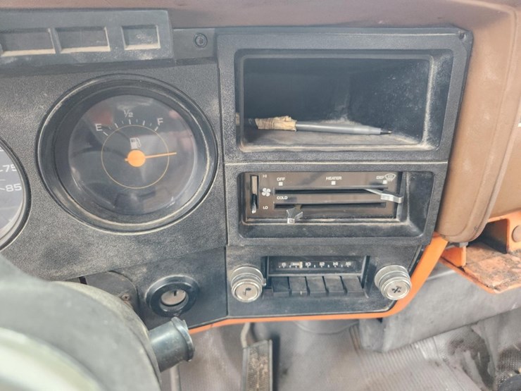 #1647-•-1976-gmc-fuel-truck-image-58