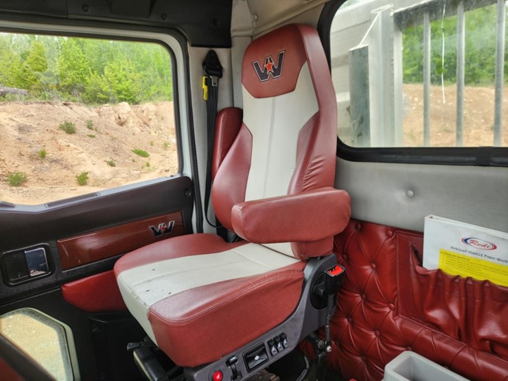 2019-western-star-4900sf-image-58