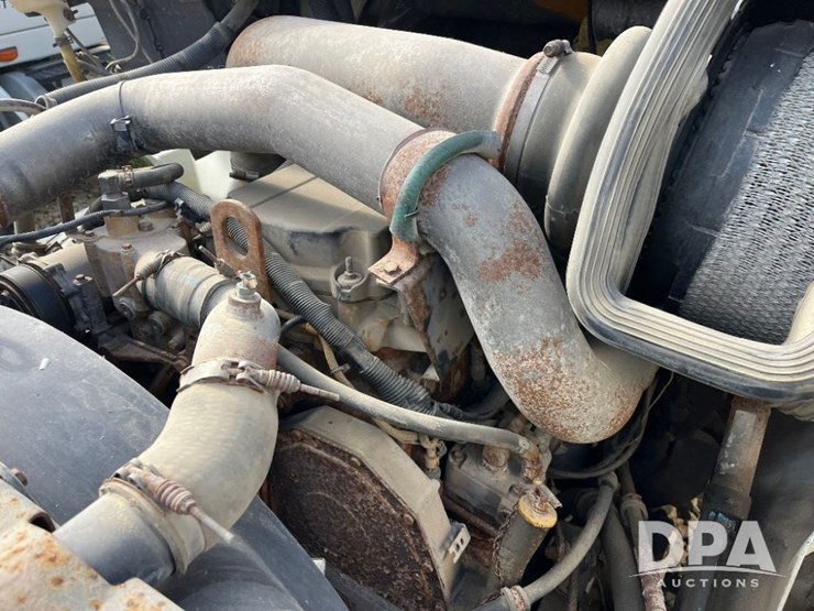 2005-caterpillar-10-image-89