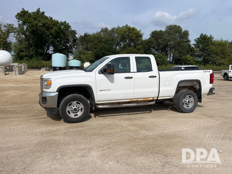 2015-gmc-2500-image-18