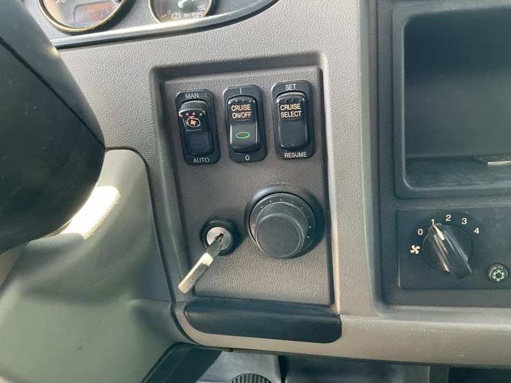 2020-peterbilt-337-image-102