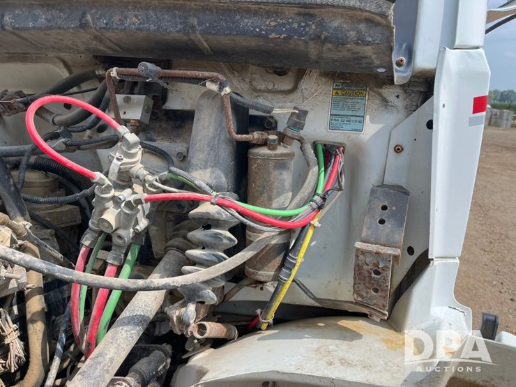 2000-freightliner-fl70-image-76