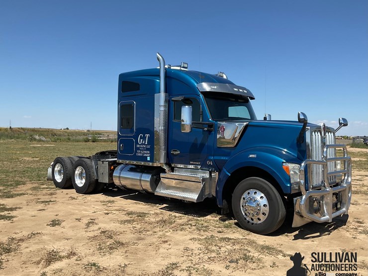 2019-kenworth-w990-image-3
