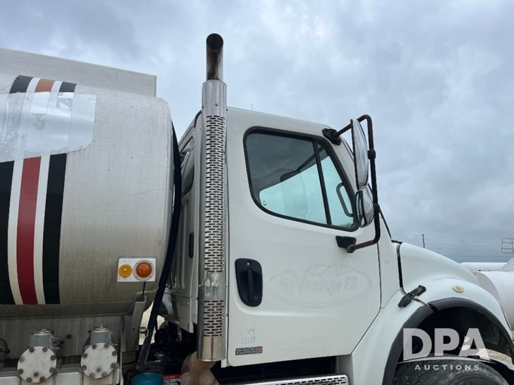 2010-freightliner-business-class-m2-petroleum-truck-(jn2961,-unit-491)-image-33