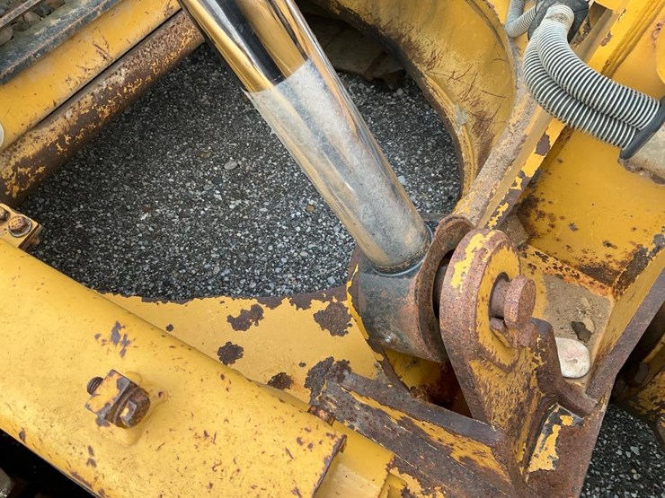 2012-caterpillar-d6t-lgp-image-16